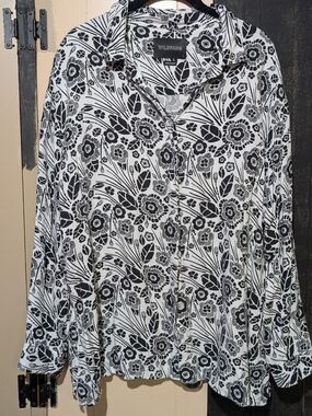 Wildfang Black & White Floral Button-Down Shirt